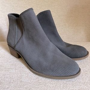 NWOT Gray Kensie Booties Sz 10
